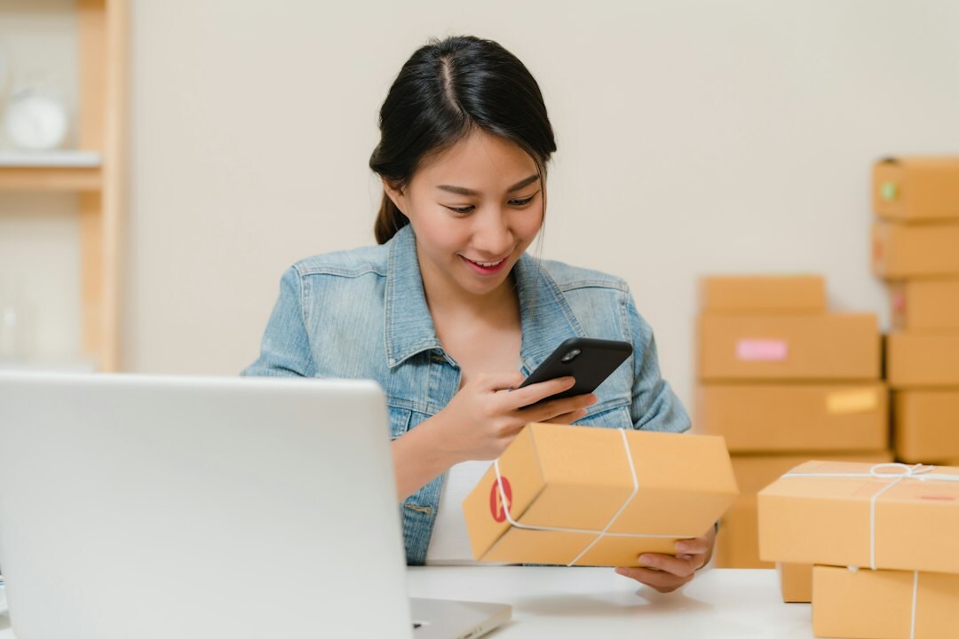 people shopping online